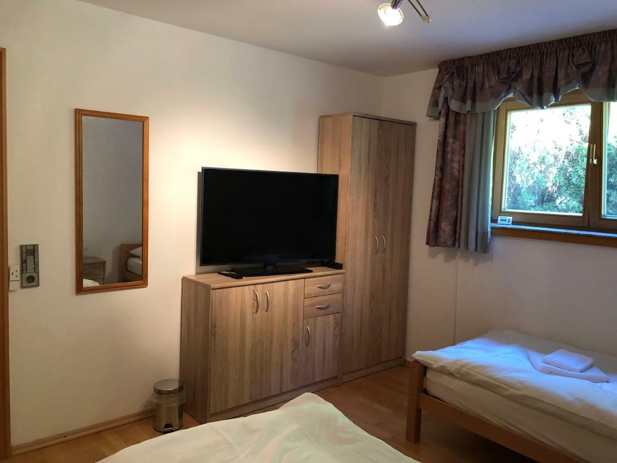 94 - Private Rooms Eichenau Экстерьер фото